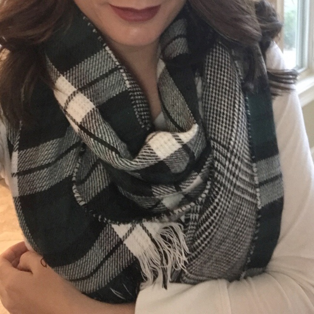 NWOT Forever 21 Blanket Scarf (Navy, Green & WH)